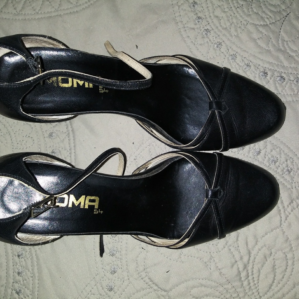 Heels - Picture 3 of 4